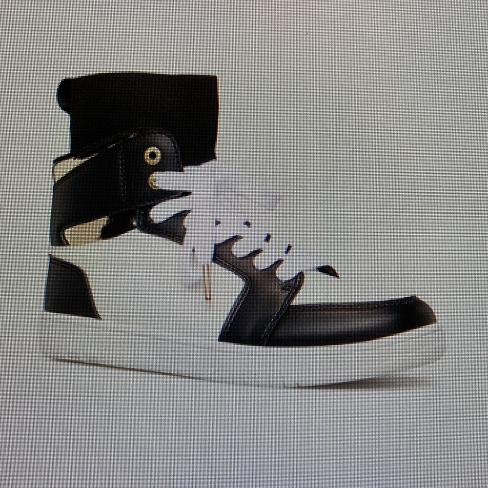 NWT Chunky Sole Camo Sneaker